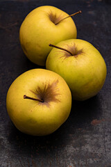 Golden Delicius apples