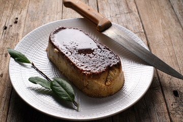 Pudding Cake with caramel