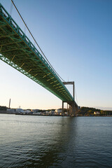 Fototapeta premium スウェーデンの川にかかる橋梁