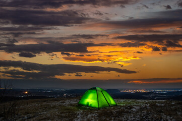 Fototapeta na wymiar Tent on top of a mountain against the backdrop of a sunset in the Carpathians