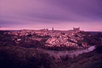 Fototapeta na wymiar panorámica de Toledo con nuves