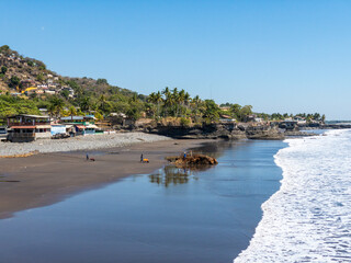 Fototapeta na wymiar Playa La Libertad en El Salvador