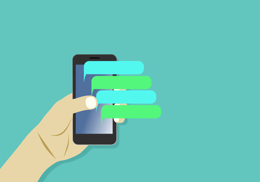 Ein m&auml;nnliche Hand h&auml;lt ein Smartphone mit Sprechblasen &uuml;ber einem t&uuml;rkisen Hintergrund.