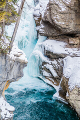 Naklejka premium Beautiful view of the frozen Athabasca Falls in winter, Canada