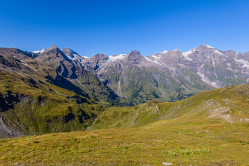 Obraz premium Great views to the peaks of the Austrian Alps, Hohe Tauern national park. Picturesque and beautiful scene. Near nice small city Kaprun, Austria, Europe.