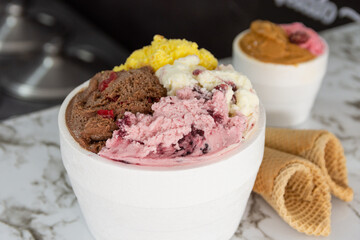 dos envases de helado