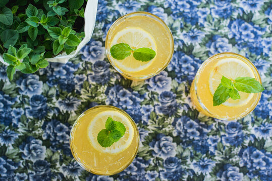 Homemade Honey Lemonade with Fresh Mint