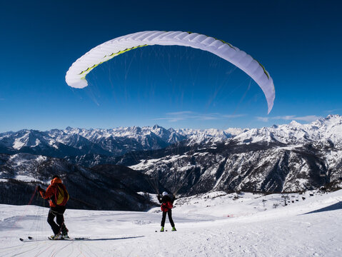 Paraski, extreme mountain sport