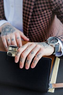 Hand details opening hand bag
