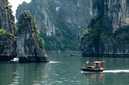 Little boat at Halong Bay
