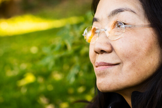 Inteligent senior Japanse woman with eyeglasses