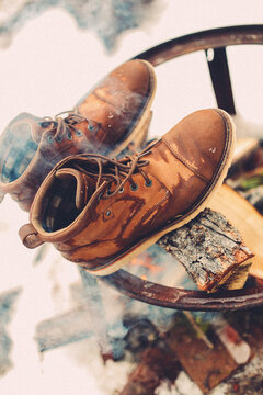 Drying shoes