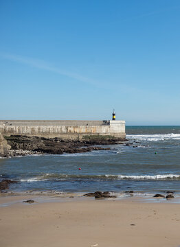 Wall port with lighthouse