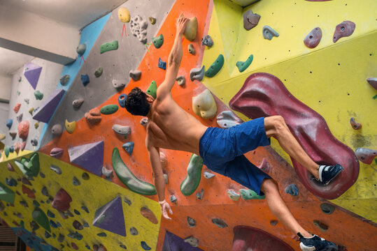 Bouldering on artificial wall