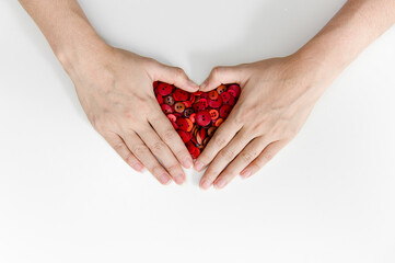 Buttons for garments of various shapes and sizes