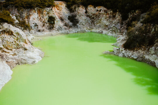 Devil's Bath - green geothermal pool