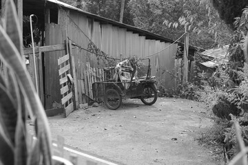 Fototapeta na wymiar old motorcycle cart 