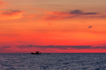Fototapeta na wymiar Sunset on the sea, Phú Quốc, Vietnam, Asia