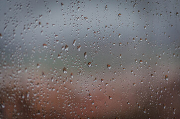 Gotas de lluvia en el cristal