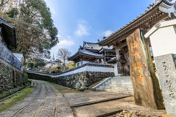 Fototapeta premium 寺院と教会の見える道（冬） 平戸ザビエル記念教会と瑞雲寺 長崎県平戸市 The road where you can see temples and churches(winter) Nagasaki-ken Hirado city