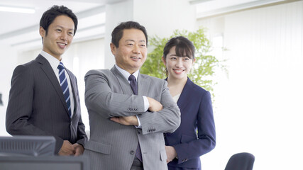 オフィスワーク　ビジネスマン