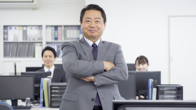 オフィスワーク　ビジネスマン