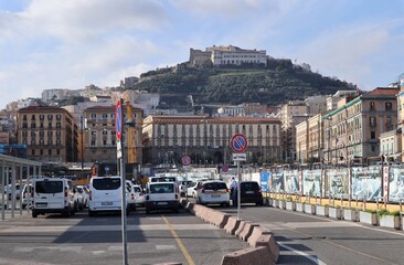 Obraz premium Napoli - Scorcio panoramico di San Martino dal porto