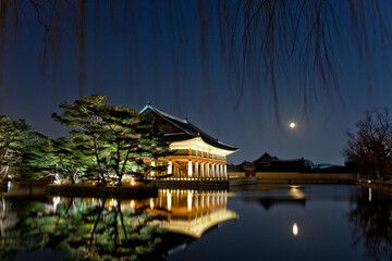 Fototapeta premium 경복궁의 야경