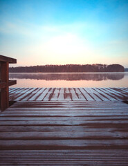 am Morgen liegt der Nebel liegt &uuml;ber dem See