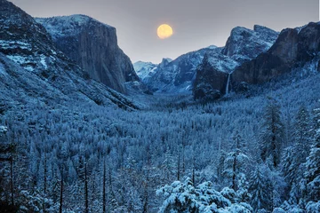 Foto op Canvas Moon in Yosemite © Galyna Andrushko