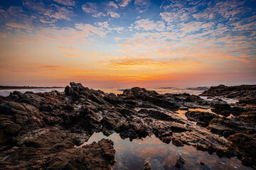 Fototapeta na wymiar Stunning early morning sunrise on the Middleton coastline, Middleton, South Australia.