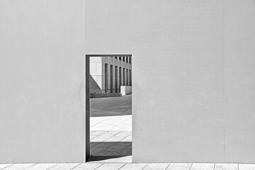 Moderne Geb&auml;ude, Betonwand,  Durchgang