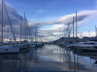 Obraz premium barca, mar, balandra, acuático, marina, barca, puerto, orilla, nautica, barco de vela, cielo, puerto, bajel, vela, azul, oceáno, atracar, atardecer, chingo, yate, lago, bahía, verano, mástil, nautica