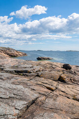 Fototapeta na wymiar View of the rocky shore of Puistovuori, Hanko, Finland