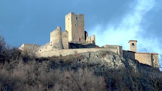 Castello di Carpineti in 4K