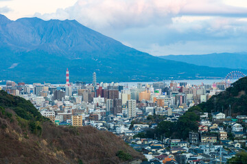 Obraz premium 鹿児島市武岡からの桜島と鹿児島市街地