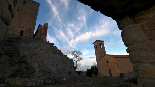 Castello di Carpineti in 4K