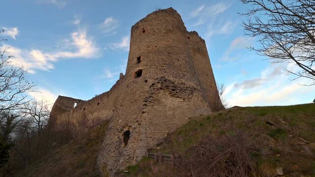 Castello di Carpineti in 4K