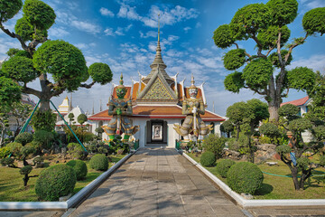 Wat Arun Thai temple with two giants