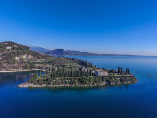 Fototapeta na wymiar Baia delle Sirene, Punta San Vigilio - Garda Lake, Italy. Beautiful view on lake, italian summer view aerial by Drone
