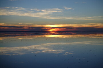 Fototapeta na wymiar Sunrise over Salar de Uyuni