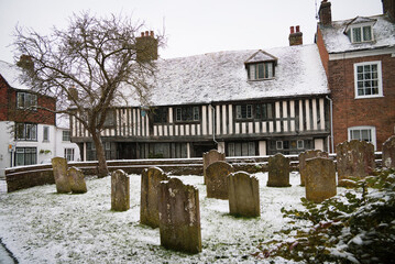 Fototapeta na wymiar Snowy churchyard in Rye, East Sussex, England