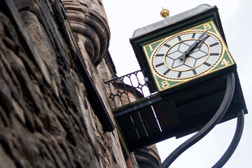 Reloj o Clock en la ciudad de Edimburgo o Edimburgh en el pais de Escocia o Scotland