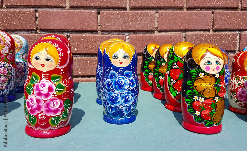 Wall mural Wooden Nesting Dolls or Russian Matryoshka Dolls for sale in Russia, Matryoshka dolls - traditional Russian souvenirs. Selective focus.