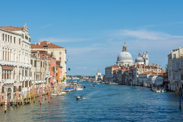 Fototapeta premium discovery of the city of Venice and its small canals and romantic alleys