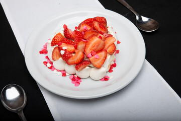 Postre de Frutillas  en forma de corazón - San Valentin  