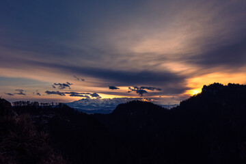 Zachód słońca na Sokolicy w Pieninach - Polska.