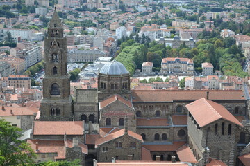 Fototapeta na wymiar Eglise du Puy en Velay