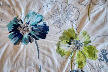 Linen with embroidered flowers 