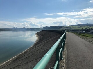 Ścieżka rowerowa nad Jeziorem Czorsztyńskim.
  - obrazy, fototapety, plakaty